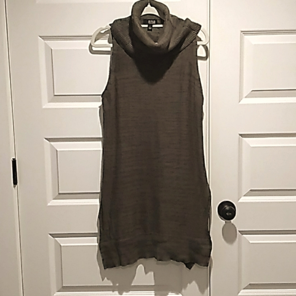 a.n.a. tunic top